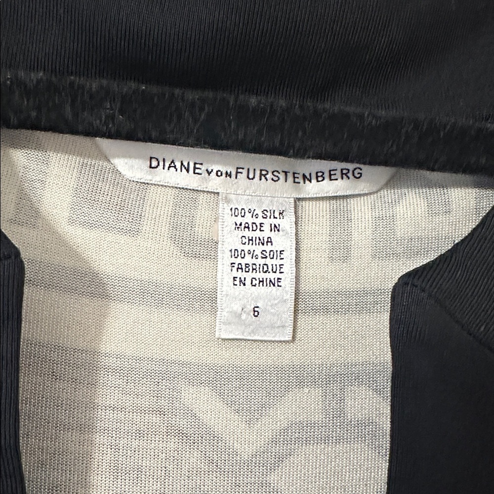 Diane von Furstenberg Geometric Print Short Sleeve Silk Caden Shift Dress Size 6 - Picture 5 of 6